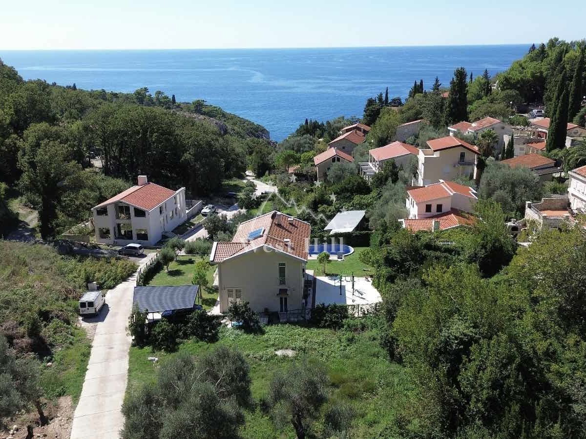 Land in Rezevici, Montenegro, 650 m² - picture 1