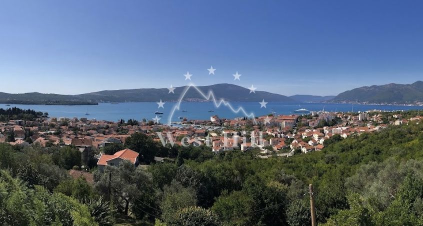 Terreno a Tivat, Montenegro, 8 700 m2 - foto 1