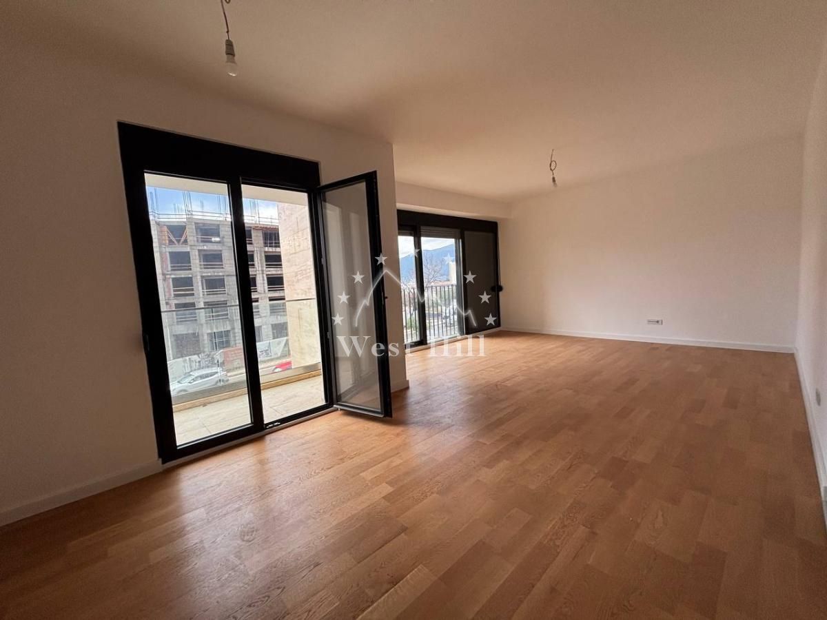 Appartement à Tivat, Monténégro, 5 m² - image 1