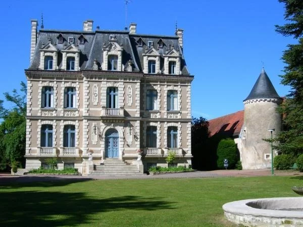 Maison à Tours, France, 680 m² - image 1
