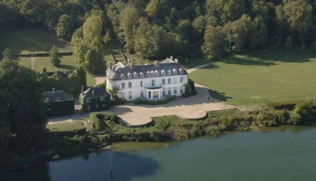 Maison en Île-de-France, France, 900 m² - image 1