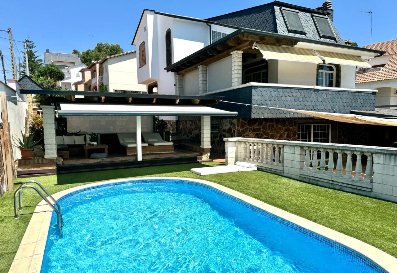 Maison à Barcelone, Espagne, 342 m² - image 1