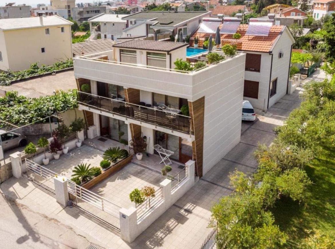 Haus in Bar, Montenegro, 200 m² - Foto 2