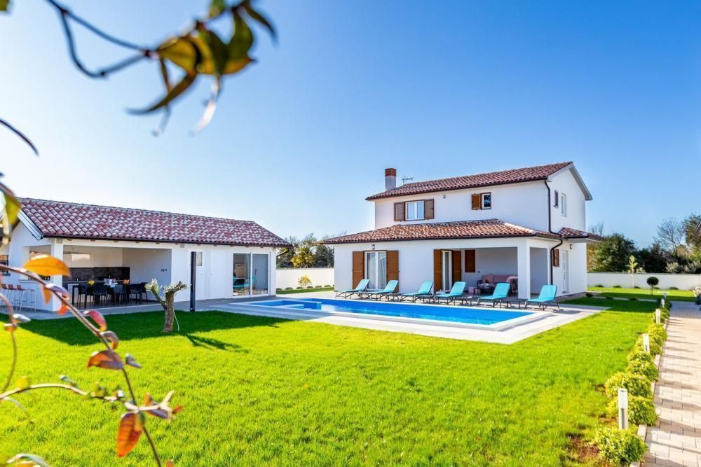 Villa Šišan, Ližnjan, Croatia, 340 m² - picture 1
