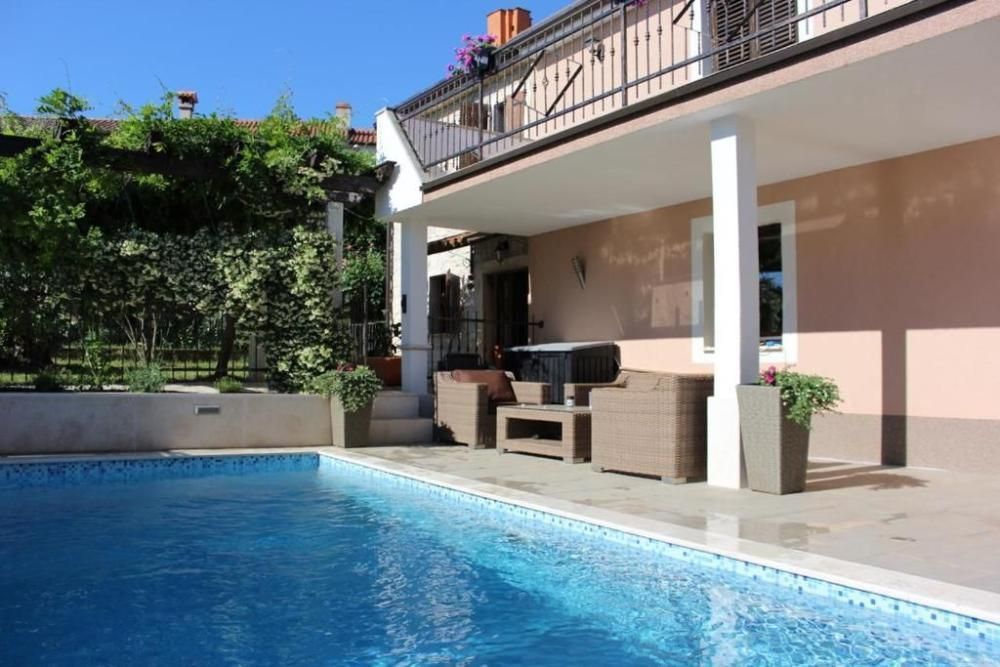 Villa in Buje, Croatia, 220 m² - picture 1