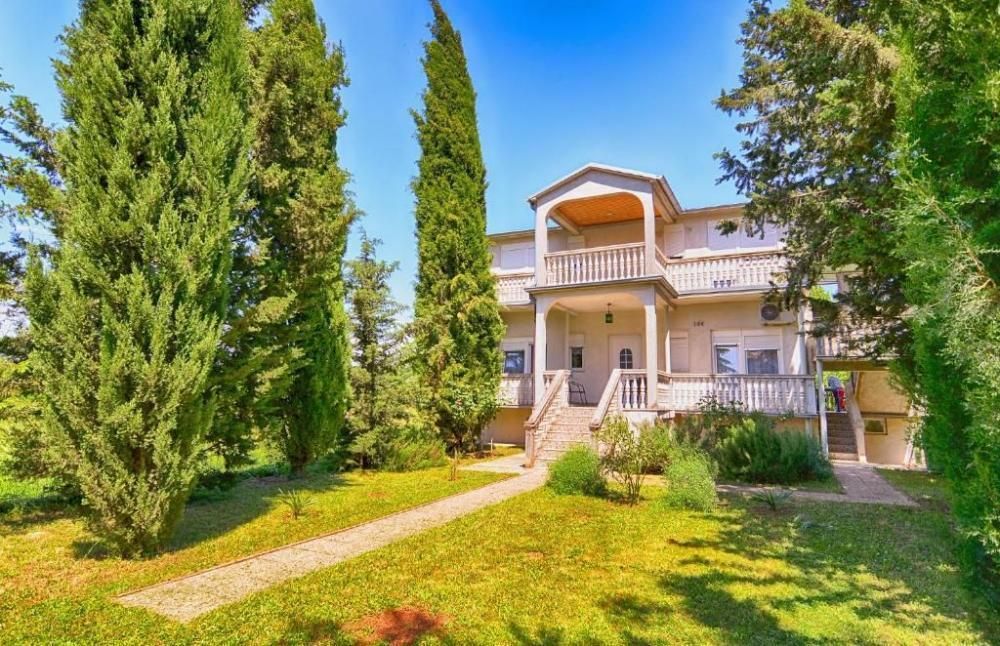 Hotel in Fazana, Croatia, 441 m² - picture 1