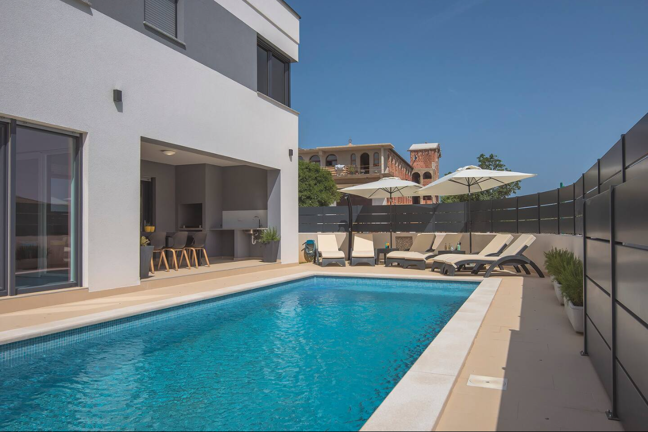 Villa à Pula, Croatie, 172 m² - image 1