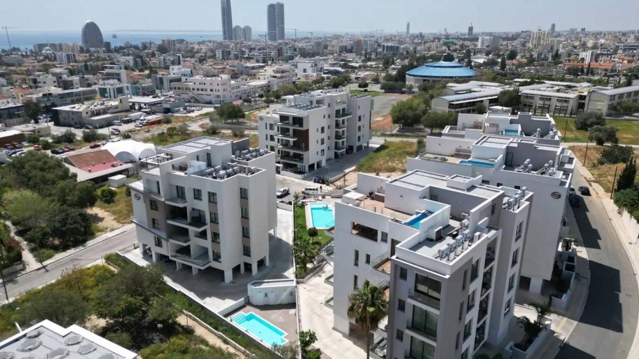 Flat in Agios Athanasios, Cyprus, 100 m² - picture 1