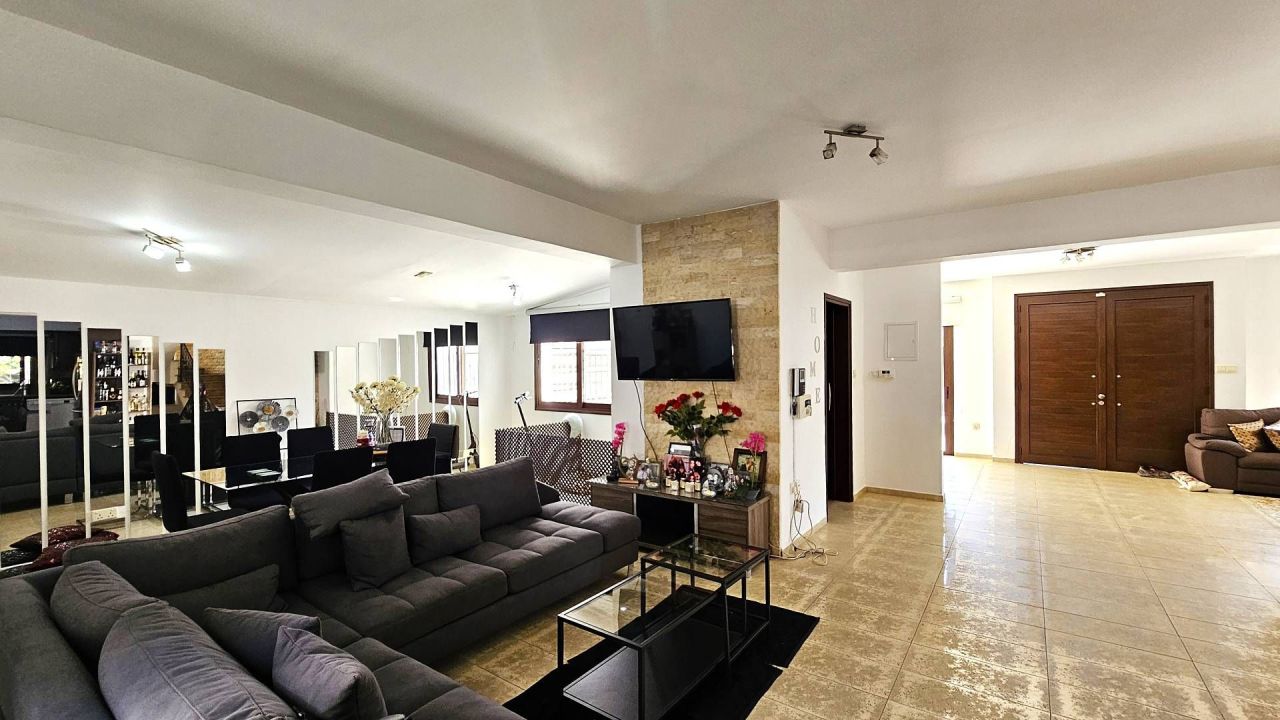 Maison à Germasogeia, Chypre, 320 m² - image 5