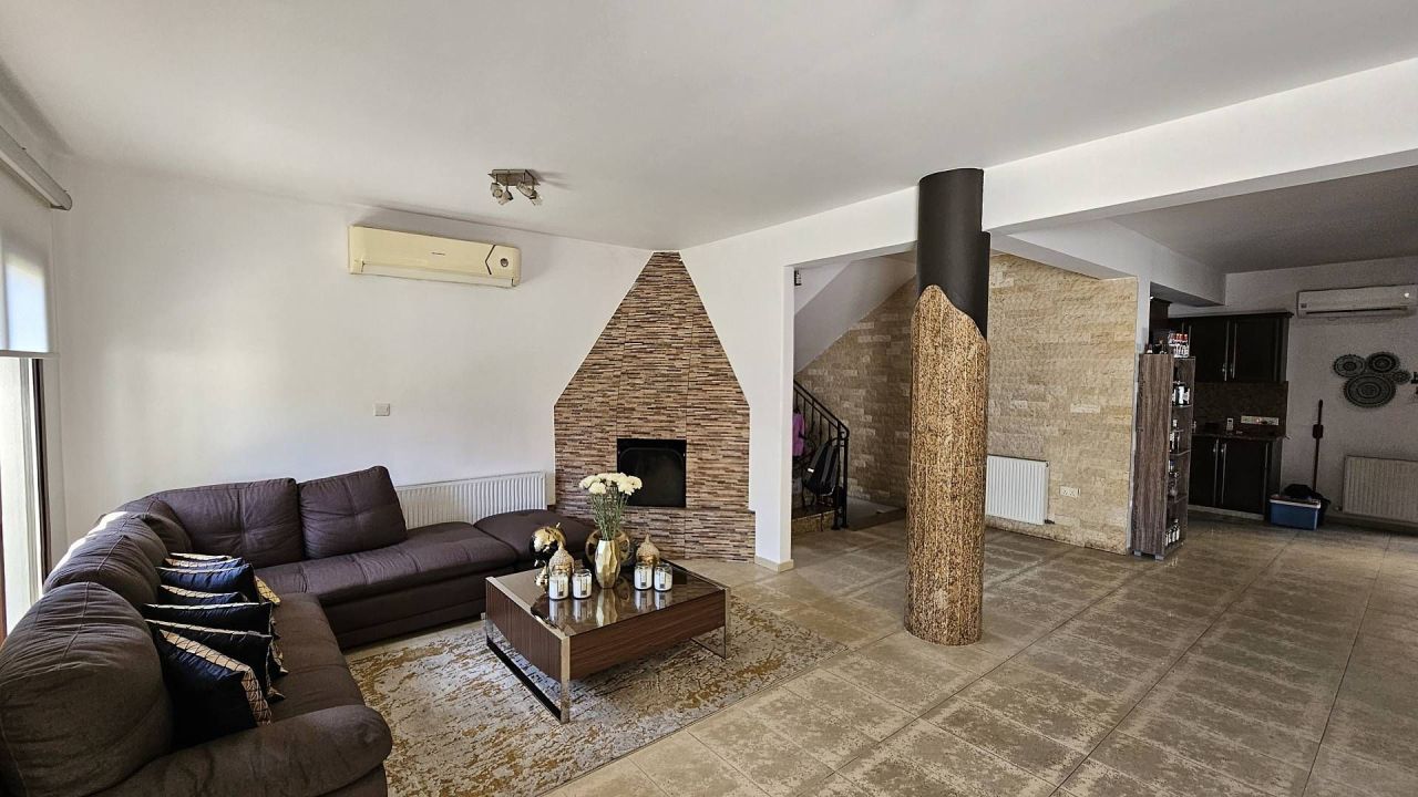 Maison à Germasogeia, Chypre, 320 m² - image 8