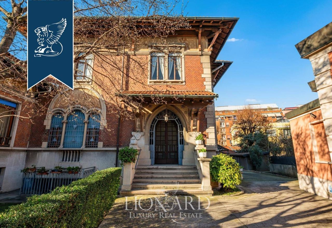 Villa à Milan, Italie, 1 100 m² - image 1
