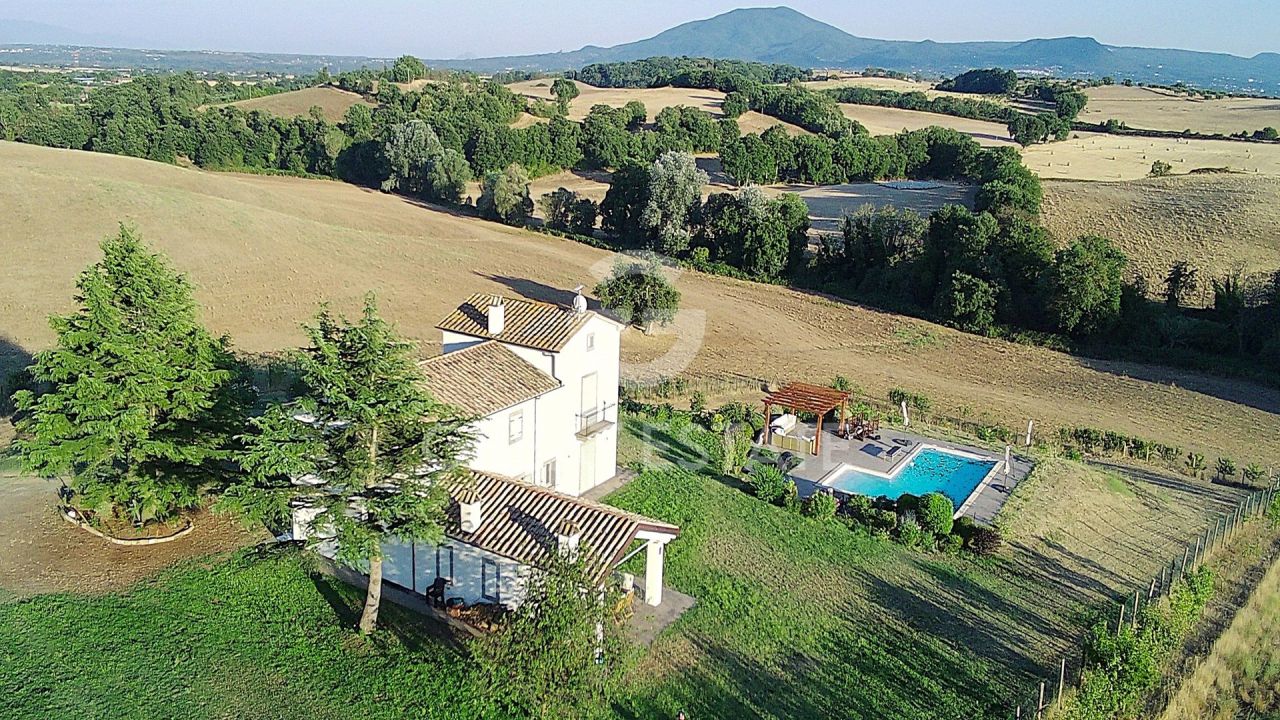 House in Viterbo, Italy, 348.85 m² - picture 5