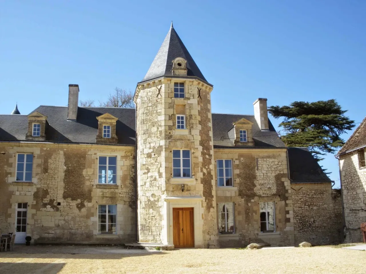 House in Centre-Val de Loire, France, 920 m² - picture 4