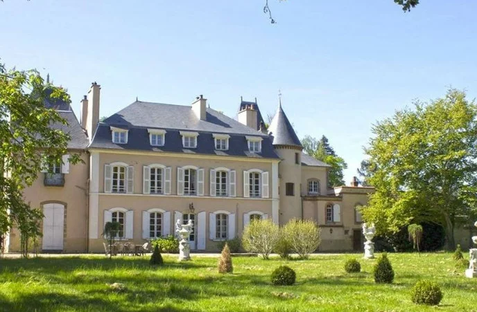 Casa en Auvernia, Francia, 540 m² - imagen 1