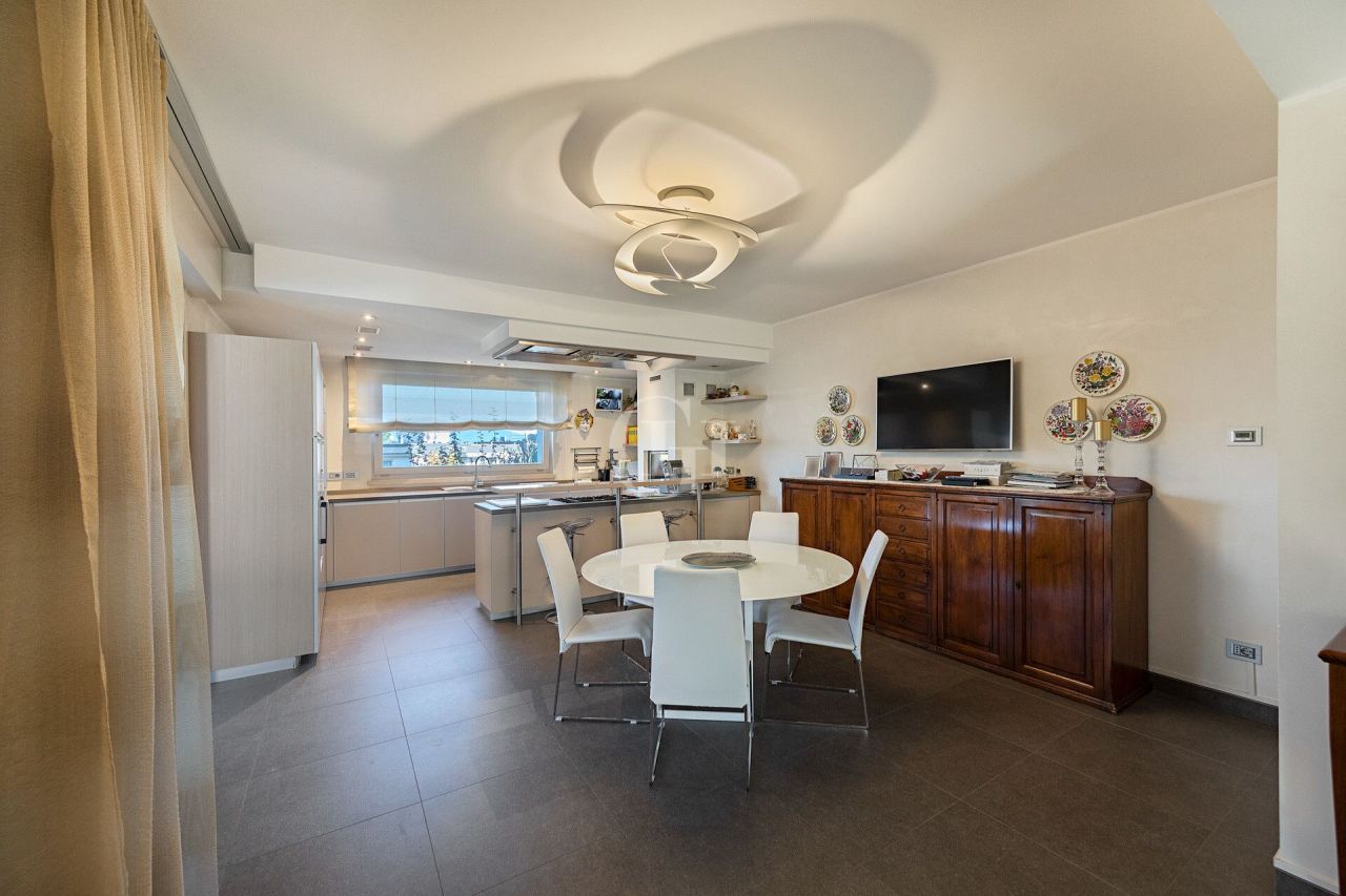 Villa par le Lac de Garde, Italie, 250 m² - image 4