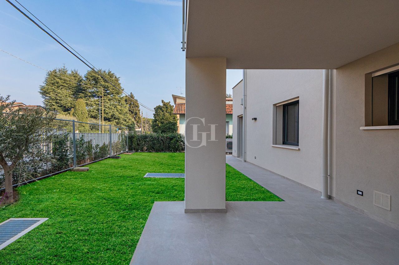 Apartment on Lake Garda, Italy, 120 m² - picture 2