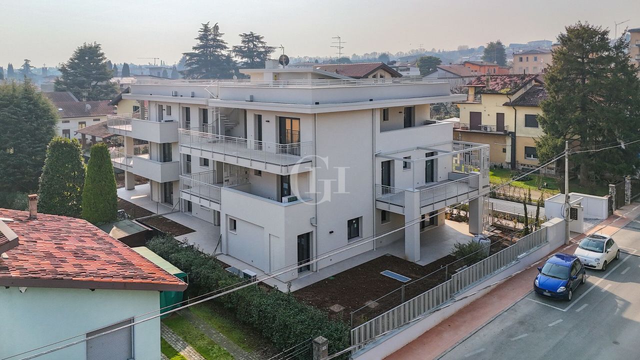 Apartment on Lake Garda, Italy, 120 m² - picture 9