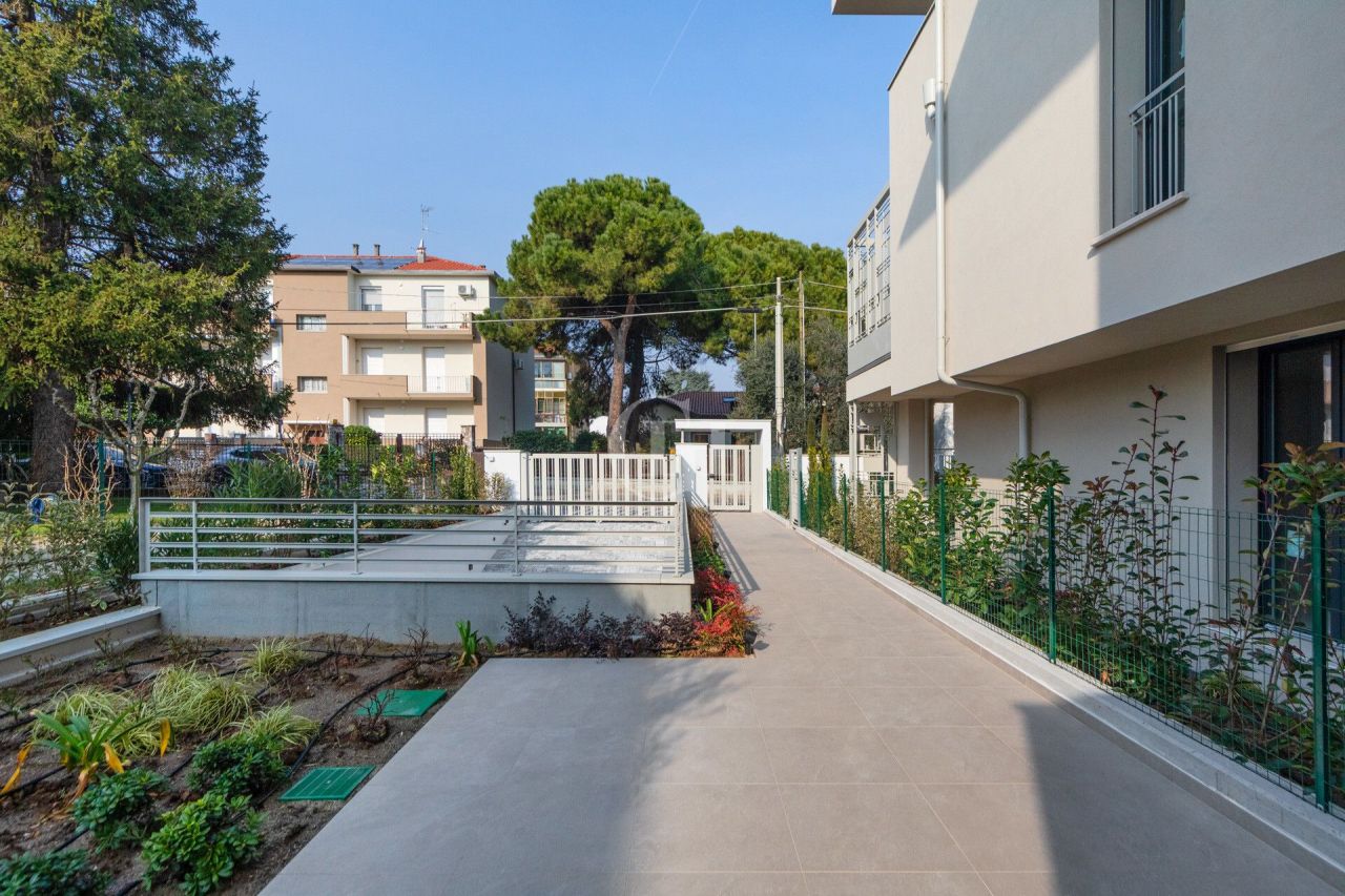 Apartment on Lake Garda, Italy, 120 m² - picture 11