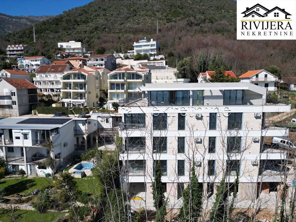 Flat in Herceg-Novi, Montenegro, 43 m² - picture 2