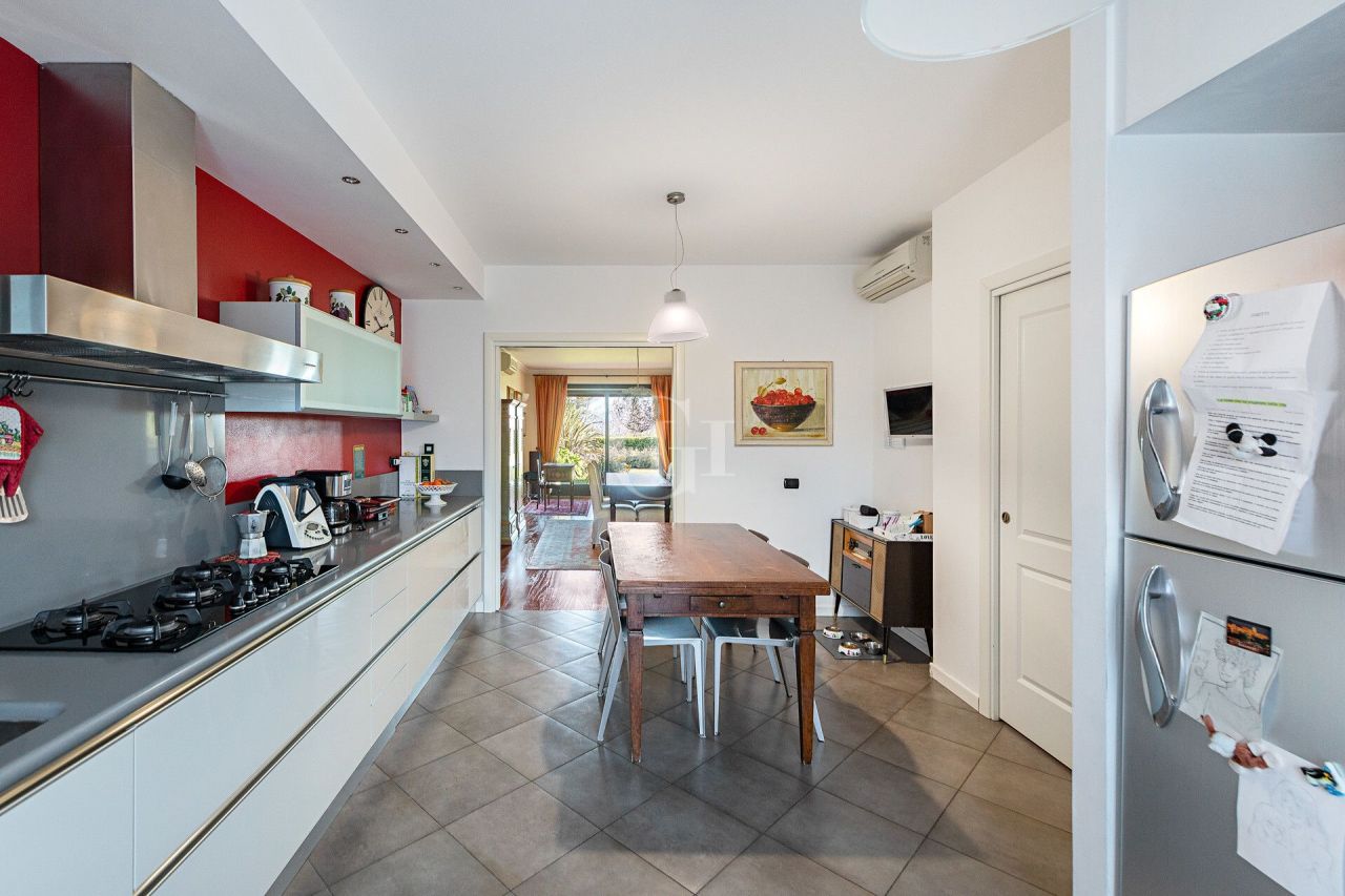 Villa sul Lago di Garda, Italia, 300 m² - foto 6