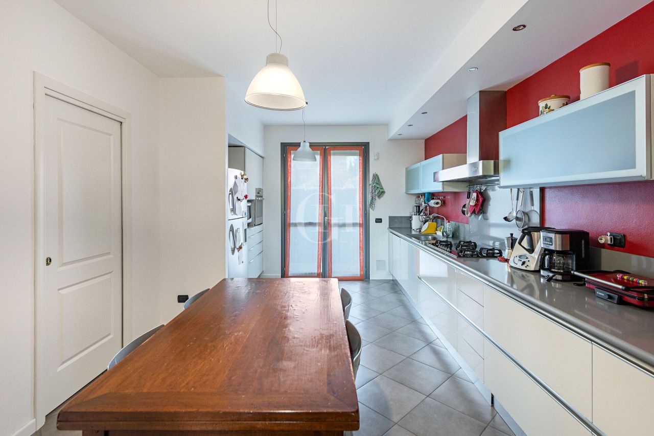 Villa sul Lago di Garda, Italia, 300 m² - foto 7