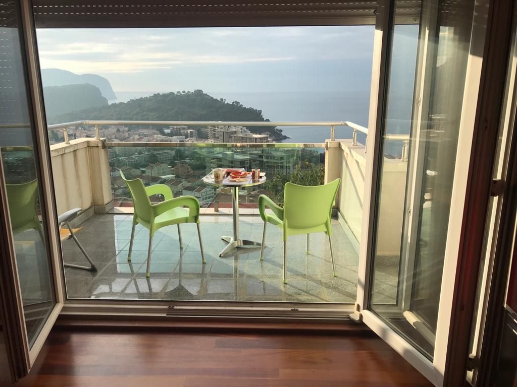 Piso en Petrovac, Montenegro, 142 m² - imagen 1