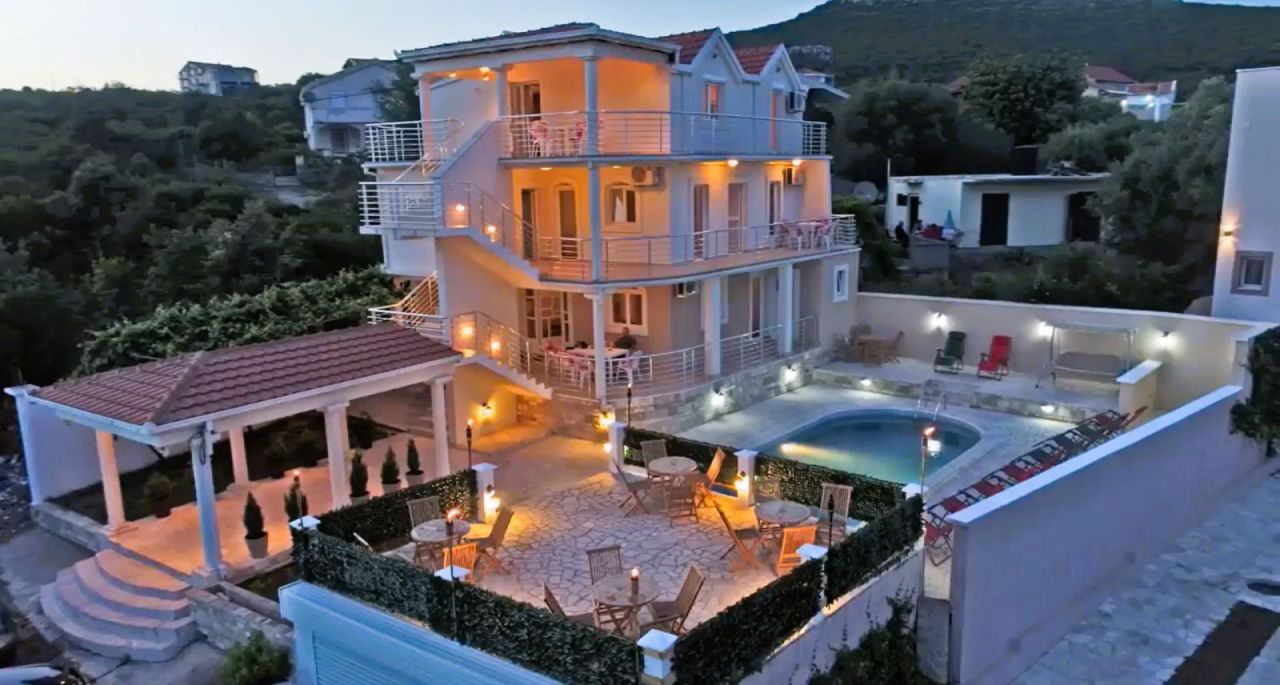 Villa in Krimovica, Montenegro, 382 m² - picture 1
