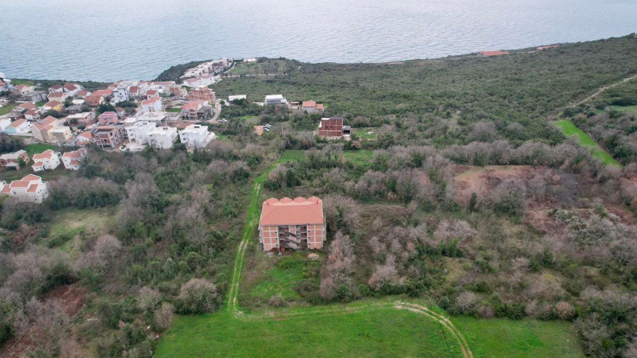 Terrain à Krimovica, Monténégro, 615 m² - image 1