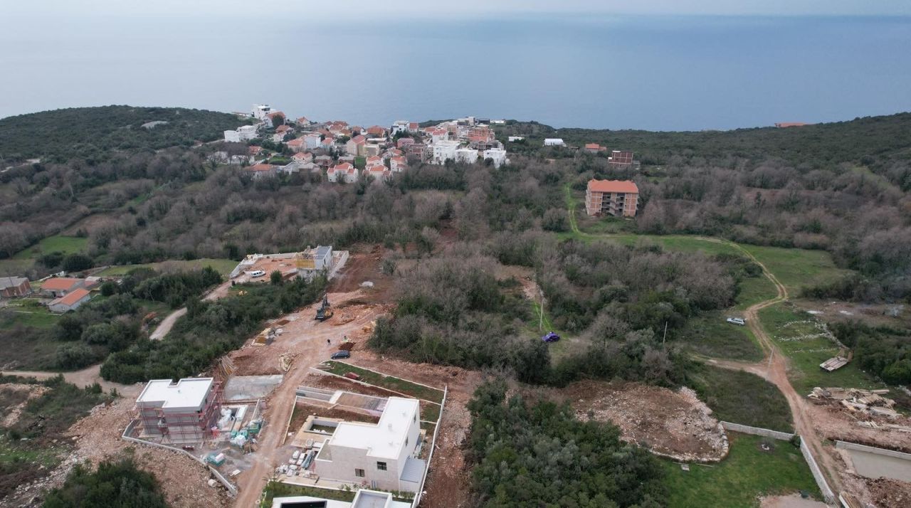Terrain à Krimovica, Monténégro, 404 m² - image 1