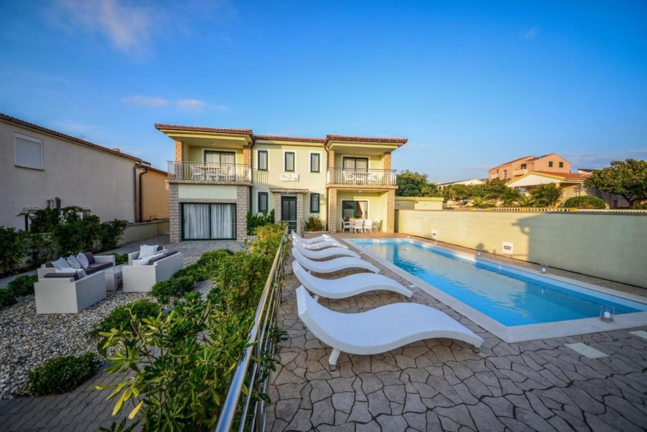 Hôtel à Zadar, Croatie, 350 m² - image 1