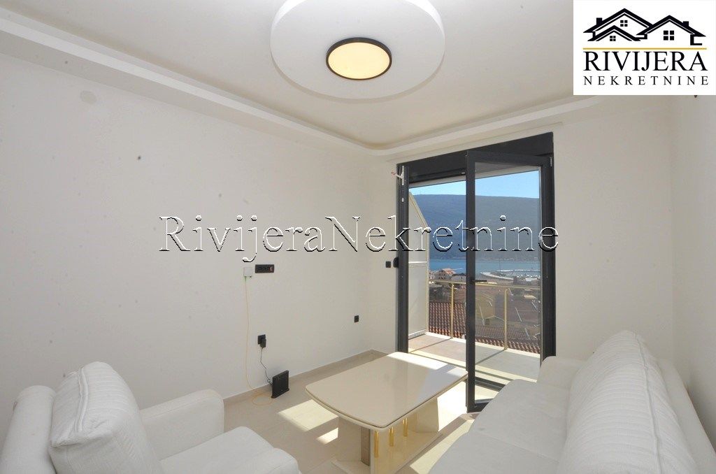 Piso en Herceg-Novi, Montenegro, 47 m² - imagen 1