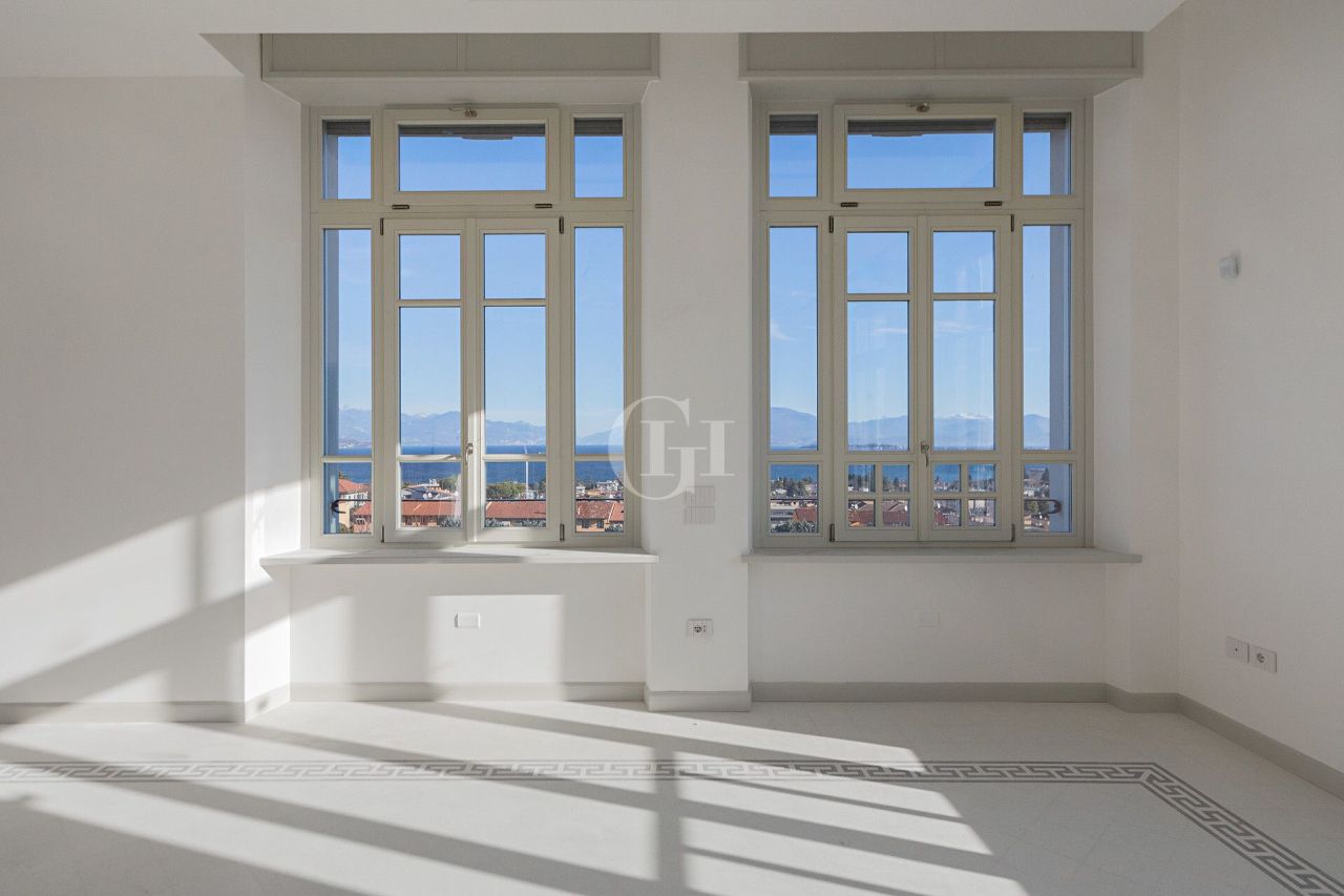 Apartment on Lake Garda, Italy, 318 m² - picture 9