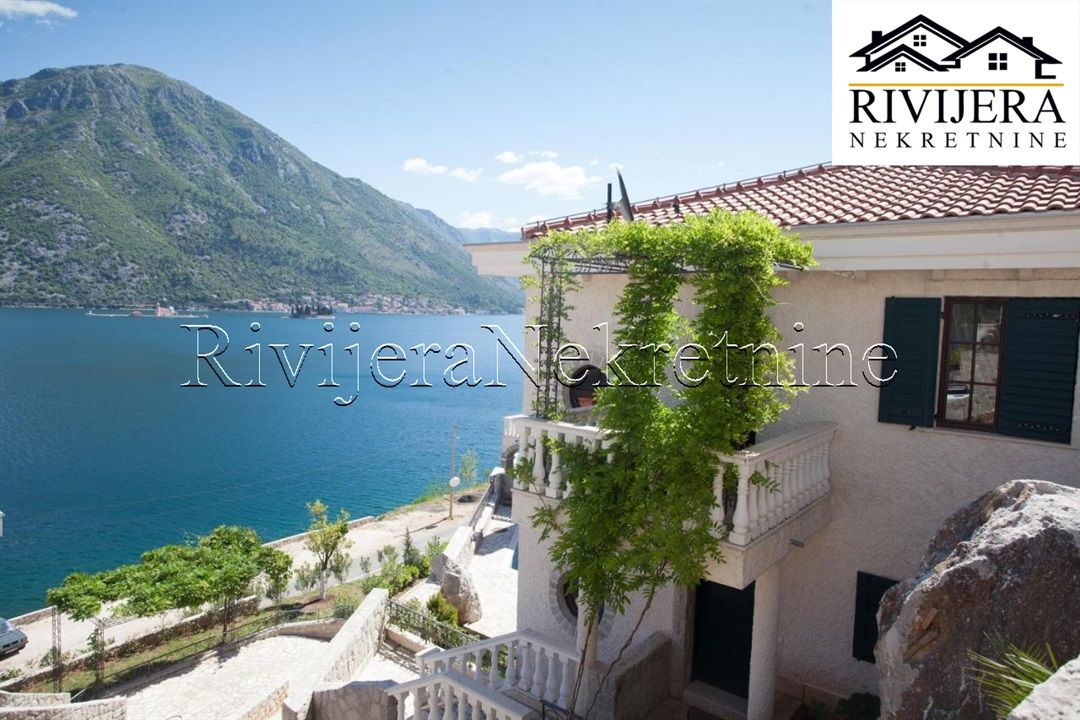 Appartement à Kotor, Monténégro, 92 m² - image 1