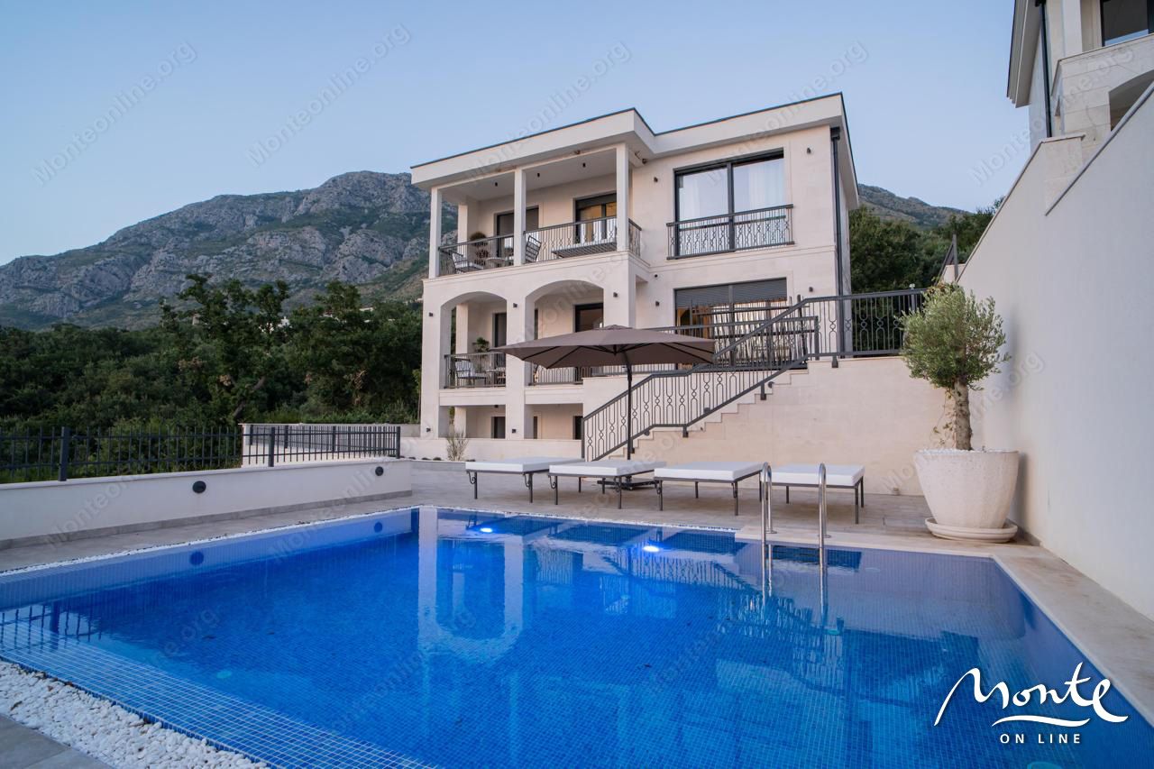 Villa in Budva, Montenegro, 650 m² - Foto 1