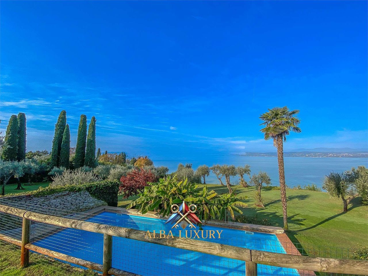 Villa en Sirmione, Italia, 1 050 m² - imagen 1
