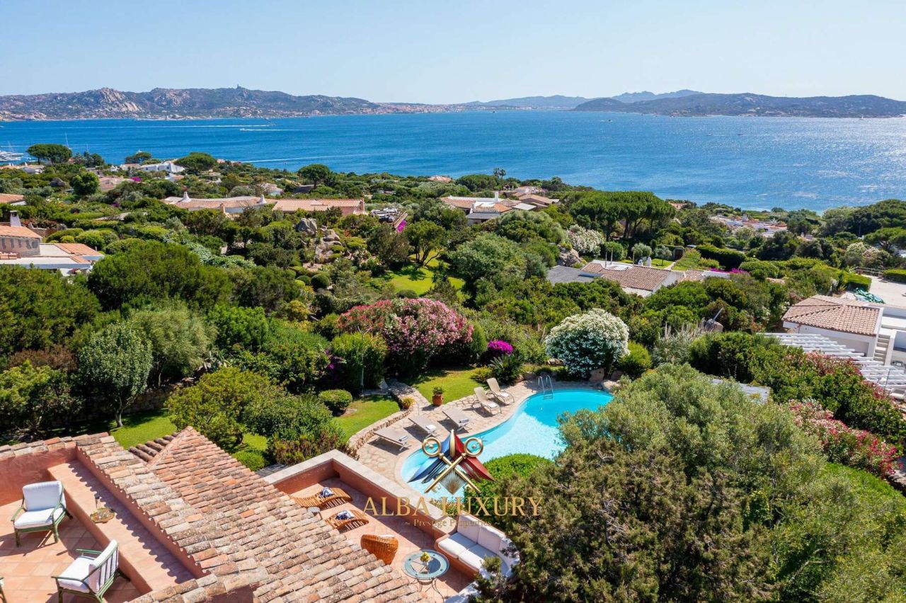 Villa in Palau, Italy, 300 m² - picture 1