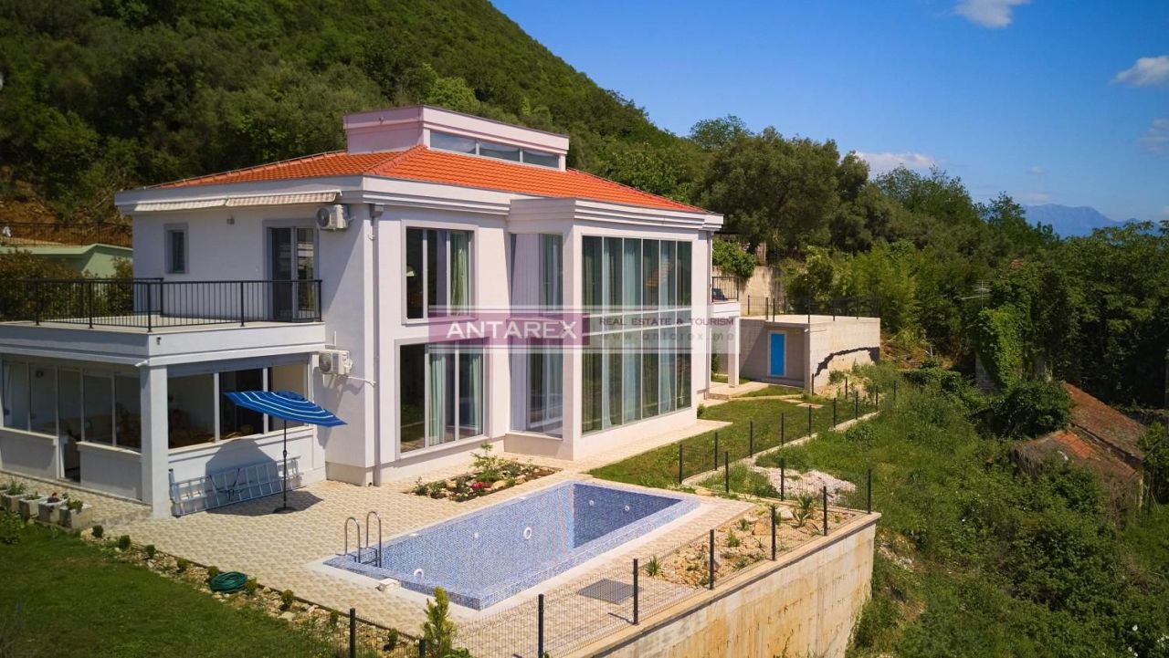 Villa en Kumbor, Montenegro, 335 m² - imagen 1