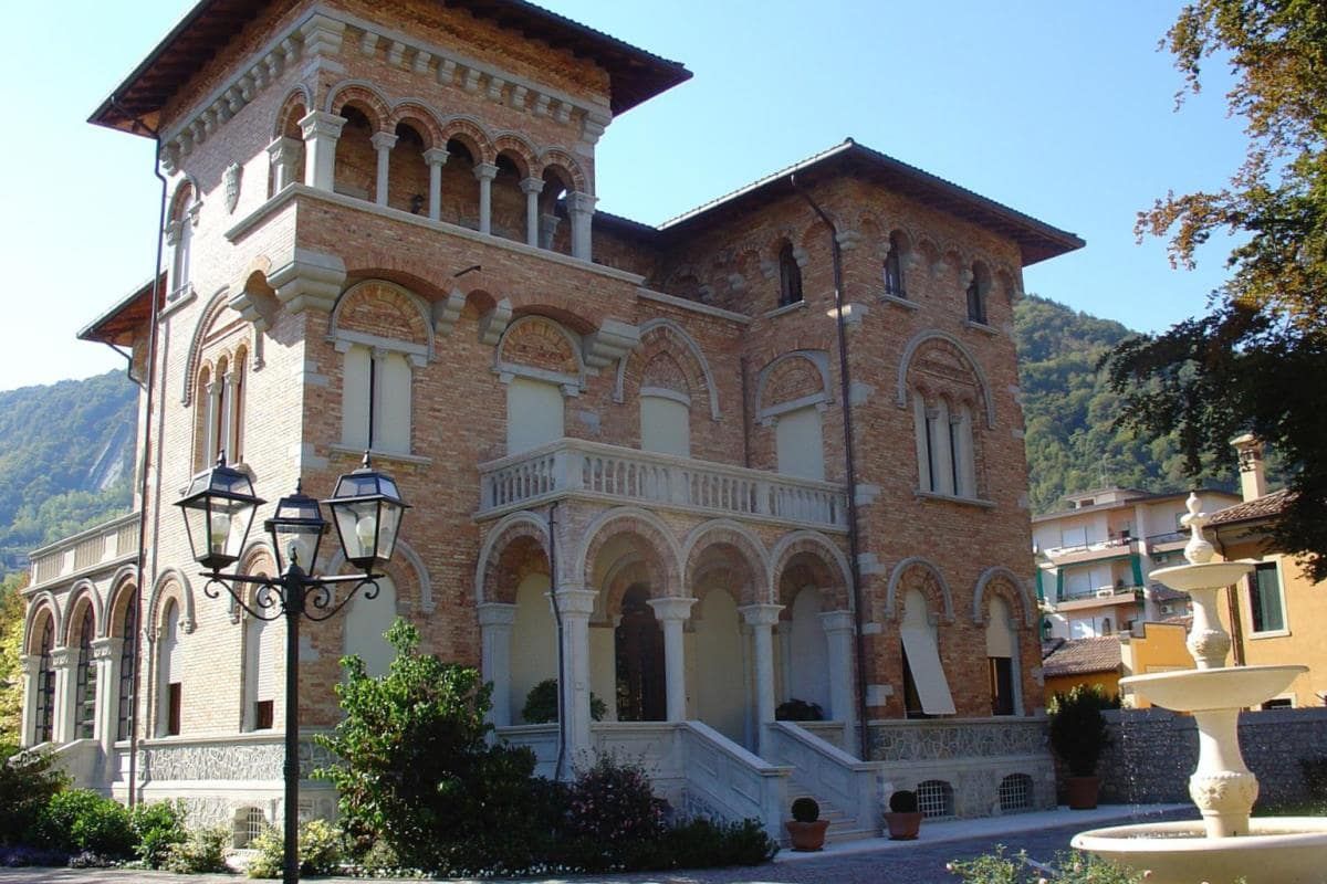 Villa in Vittorio Veneto, Italien, 781 m² - Foto 1