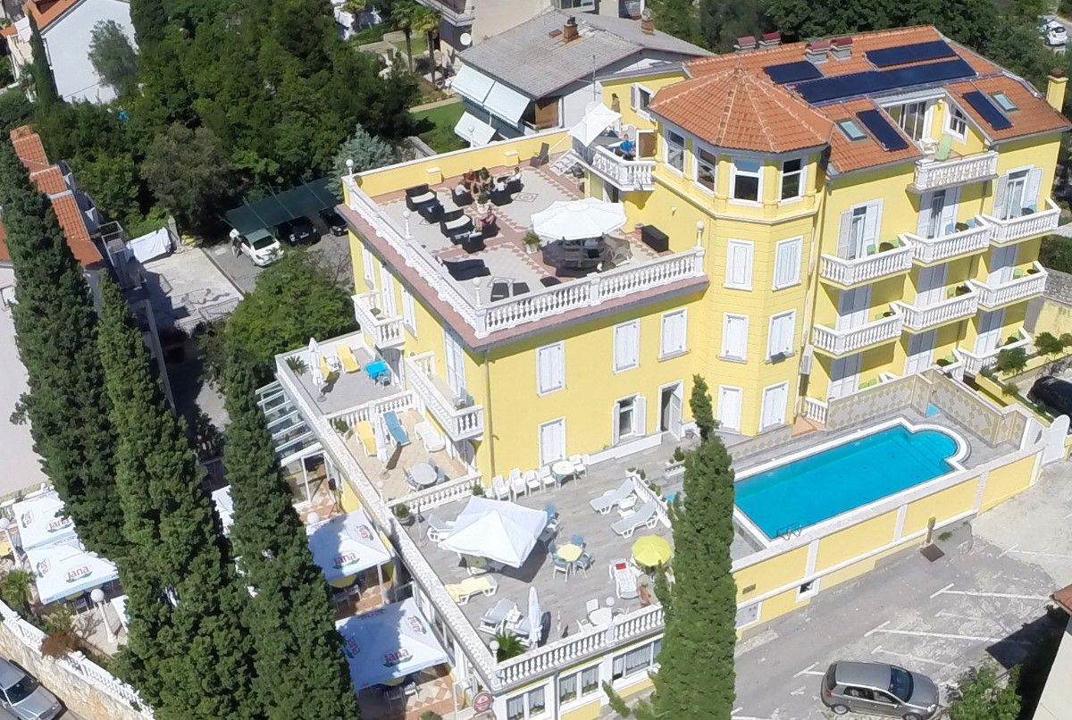Hotel en Crikvenica, Croacia, 1 800 m² - imagen 1
