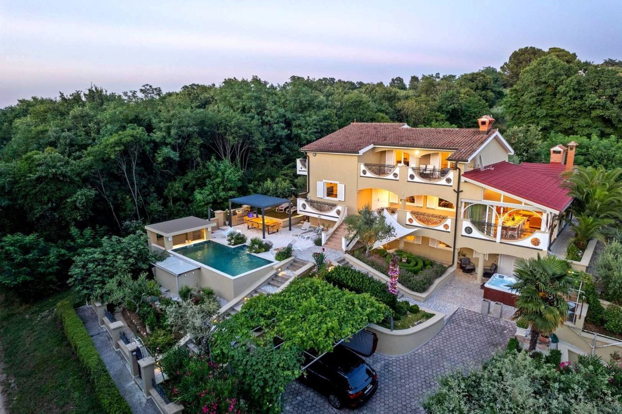 Villa in Porec, Croatia, 395 m² - picture 1