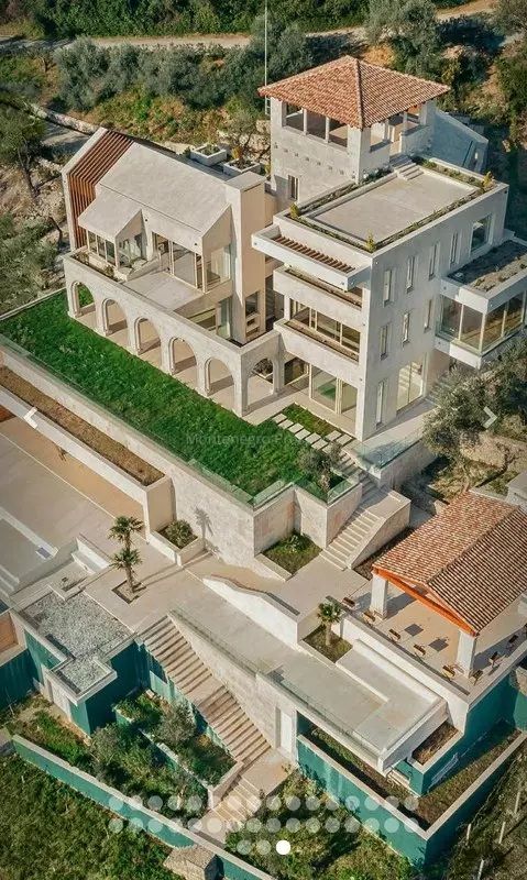 Villa à Tivat, Monténégro, 1 400 m² - image 1