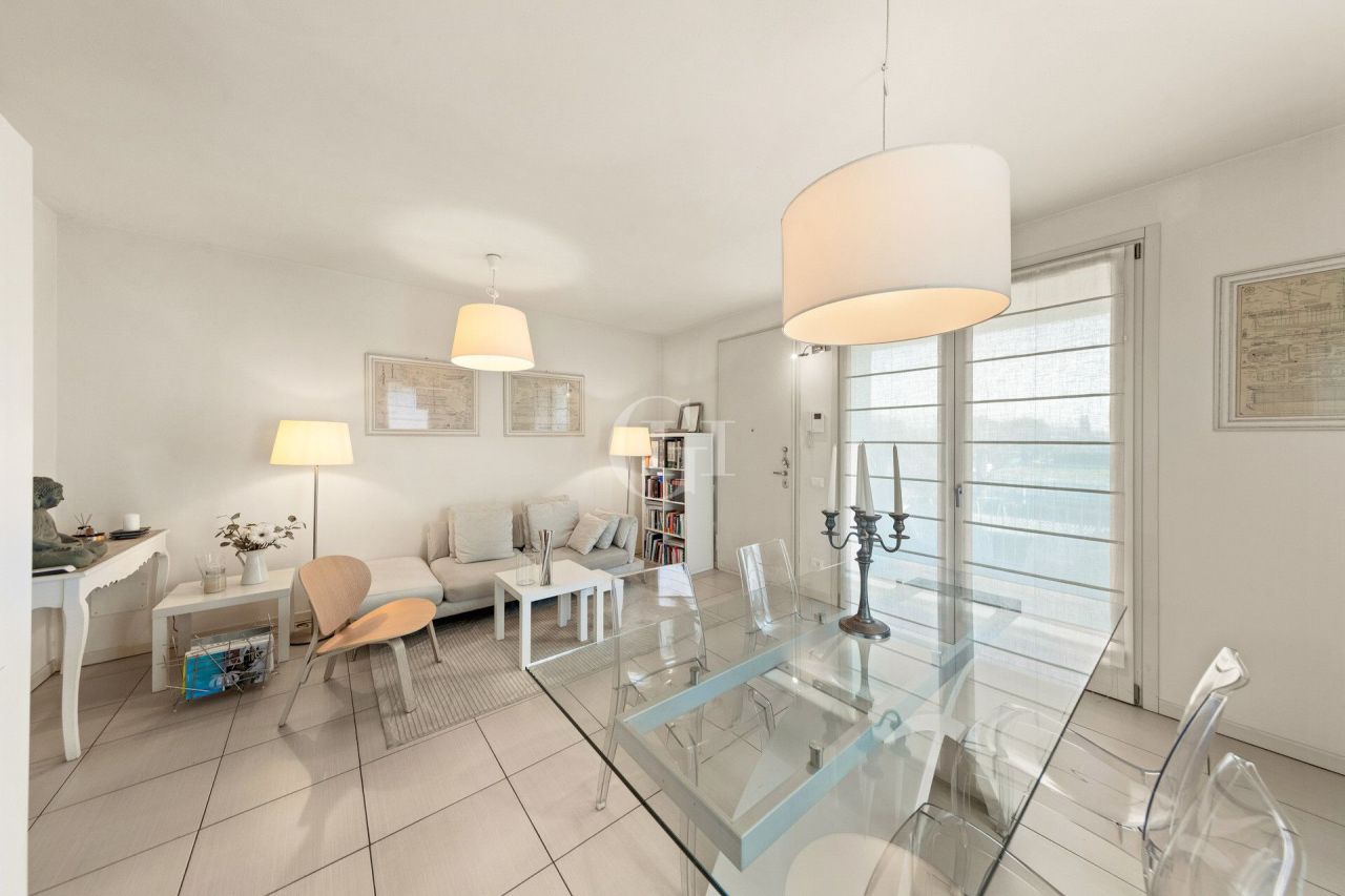 Apartamento por Lago de Garda, Italia, 138 m² - imagen 5