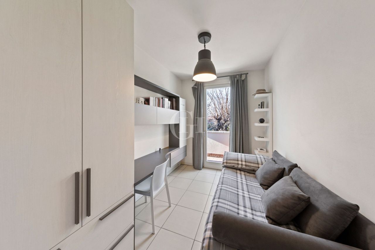 Apartamento por Lago de Garda, Italia, 138 m² - imagen 9