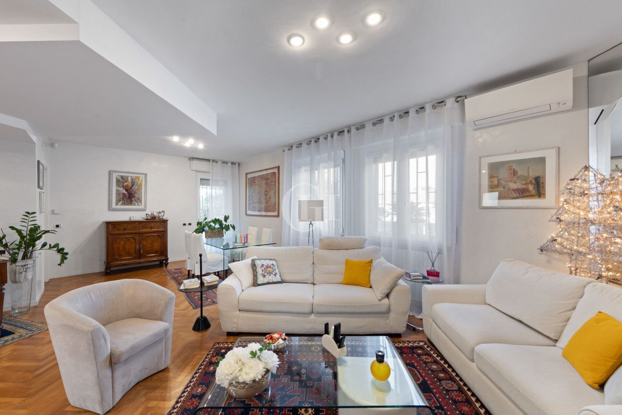 Villa sul Lago di Garda, Italia, 215 m² - foto 5