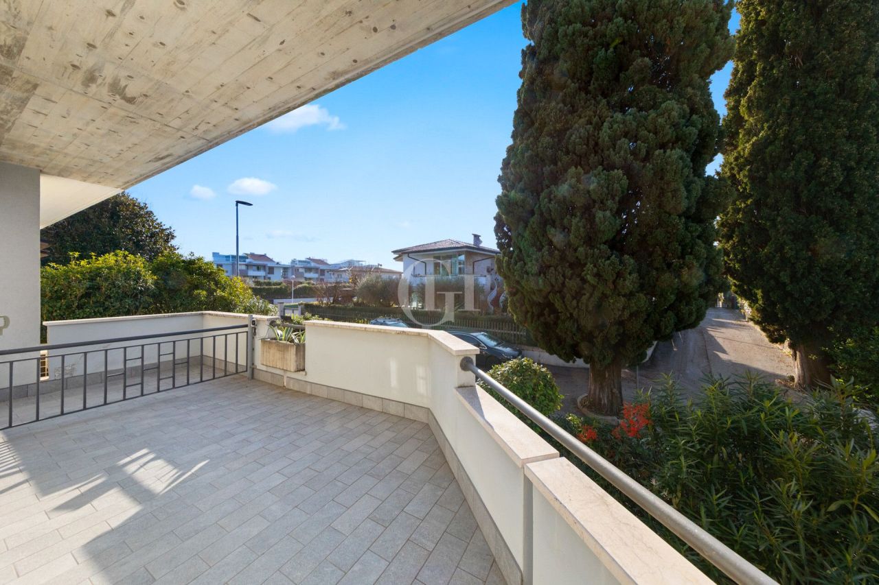 Villa sul Lago di Garda, Italia, 215 m² - foto 13