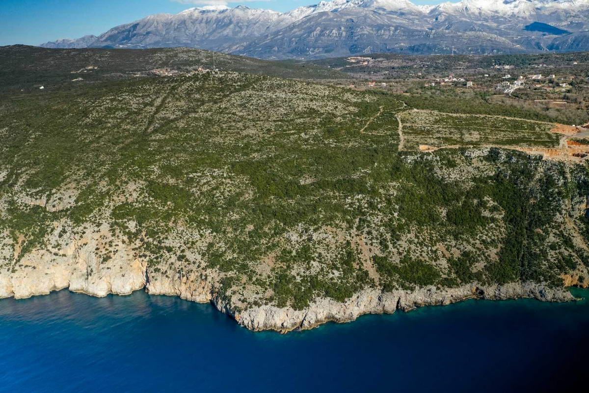 Land in Kotor, Montenegro, 2 500 m² - picture 1
