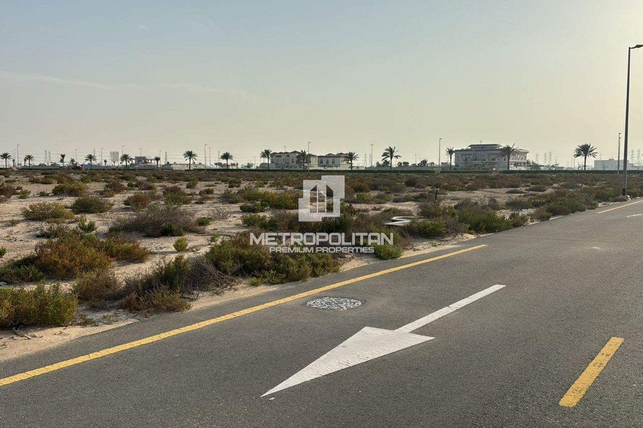 Land in Dubai, UAE, 972 m² - picture 1
