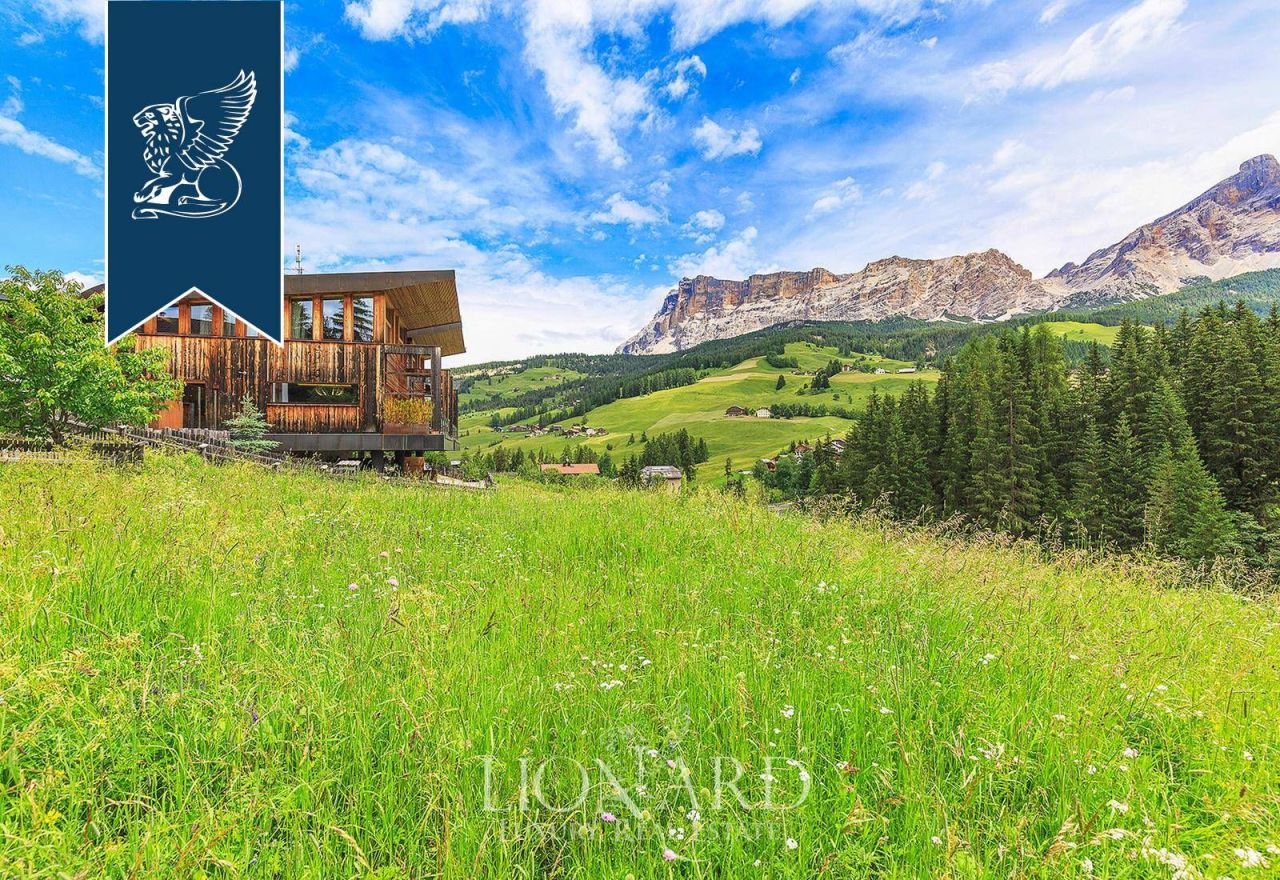 Villa en Alta Badia, Italia, 1 000 m² - imagen 1
