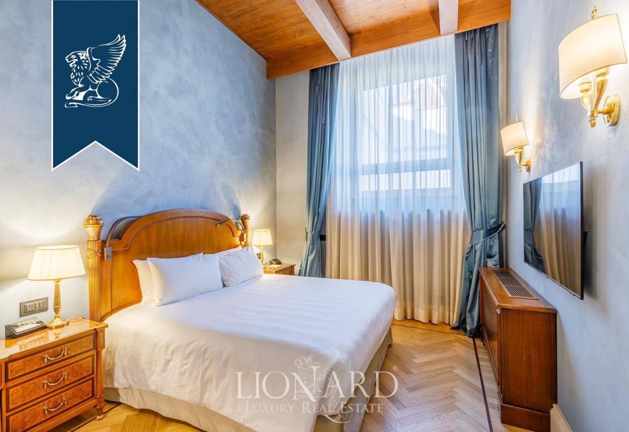 Apartment in Florence, Italy, 174 m² - picture 18