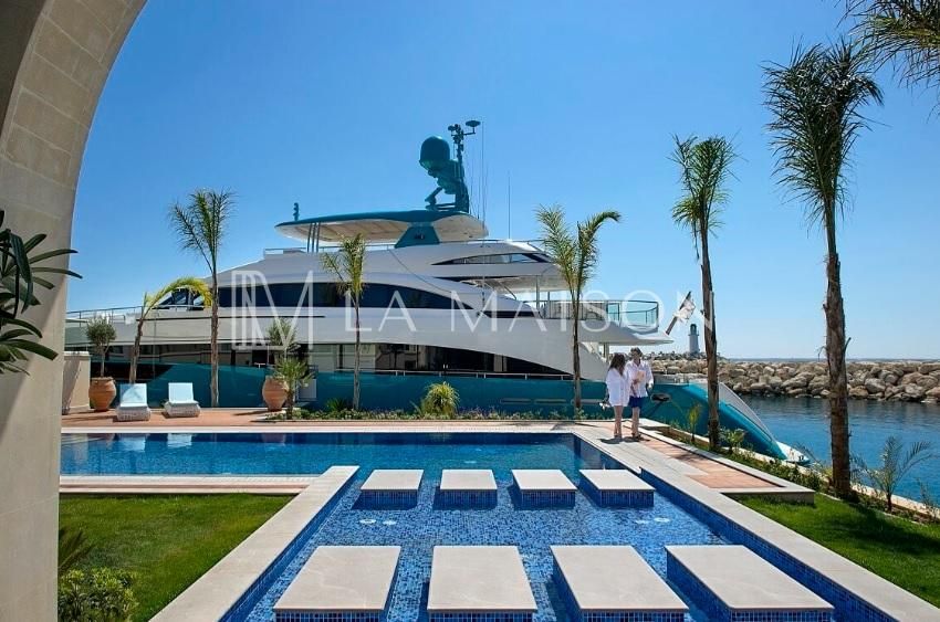 Maison à Limassol, Chypre, 1 039 m² - image 1